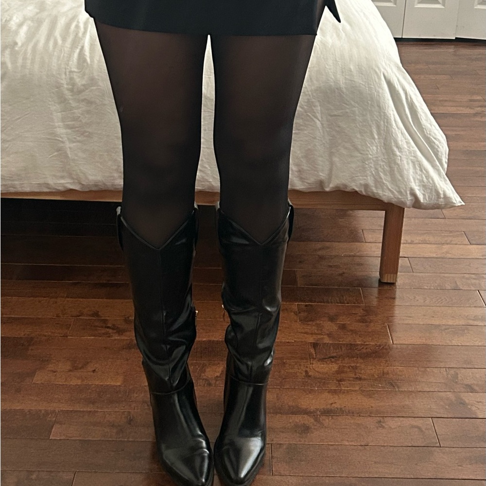 Knee high Torgeis NYC boot